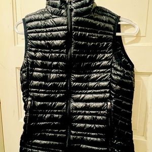 Size small patagonia vest🖤